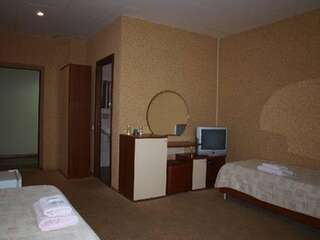 Гостиница Мир Фитнеса Отель Краснодар Стандартный двухместный номер с 2 отдельными кроватями-1